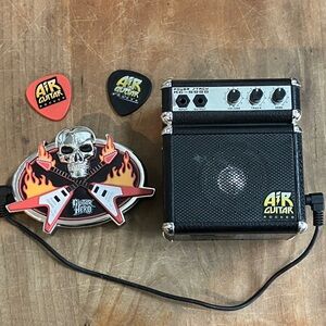 Guitar Hero : Air Guitar Hero mini rocket Boombox amp & belt buckle
